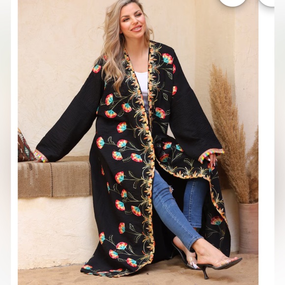 Embroidered black linen kimono - Picture 2 of 11